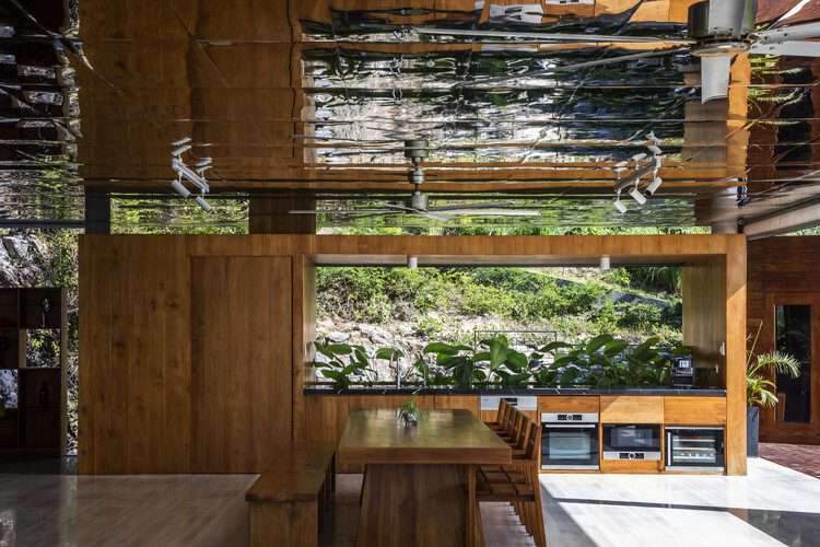 Sky Villa / MM ++ معماريون - تصوير داخلي ، مطبخ ، خشب ، شعاع ، نوافذ