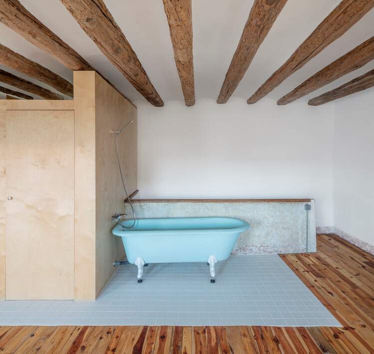 Bathrooms in Spain: 10 Integrated Configurations to Apply in Home Design - Image 12 of 21