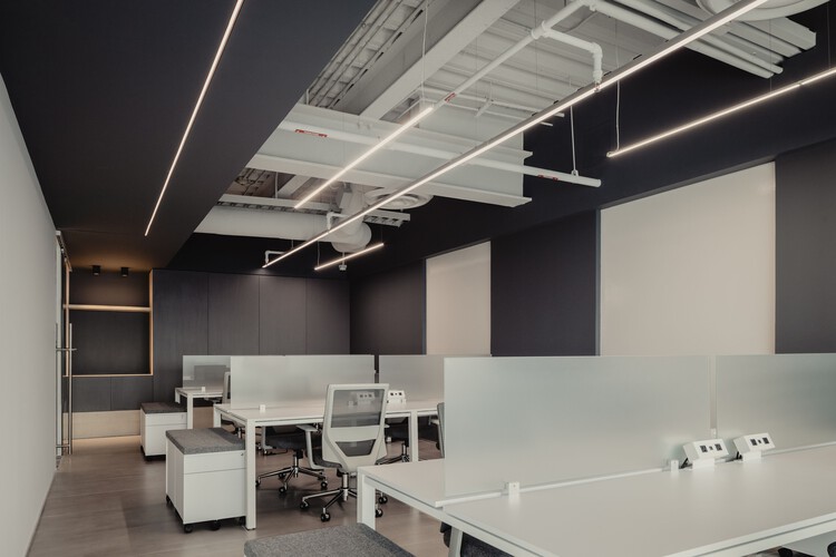 Corporativo IS 19 Offices / Prototype Architecture Studio - Interior Photography, Table, Lighting, Chair