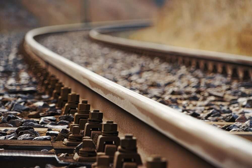 Physical composition of crushed stone in railway tracks