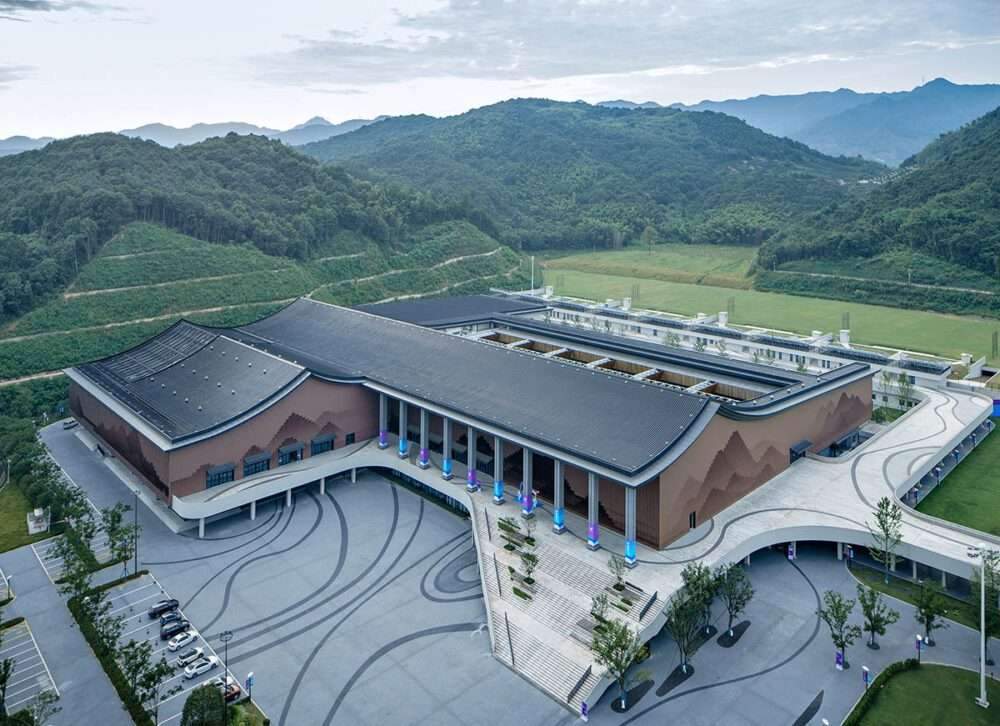 إنشاء مناظر طبيعية باستخدام أكثر من 37000 وحدة نمطية على واجهة المركز الرياضي في Hangzhou