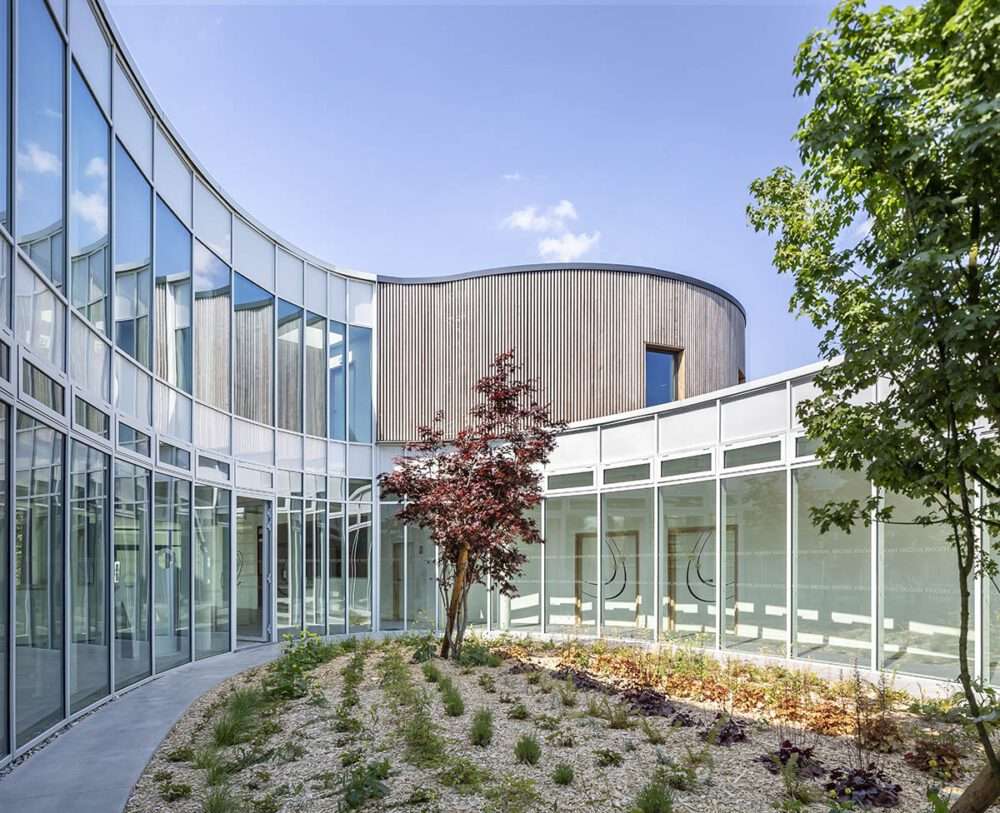 Complete elliptical planetarium and observatory in northern France