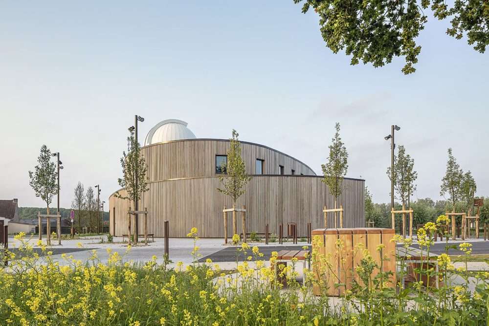 Complete elliptical planetarium and observatory in northern France