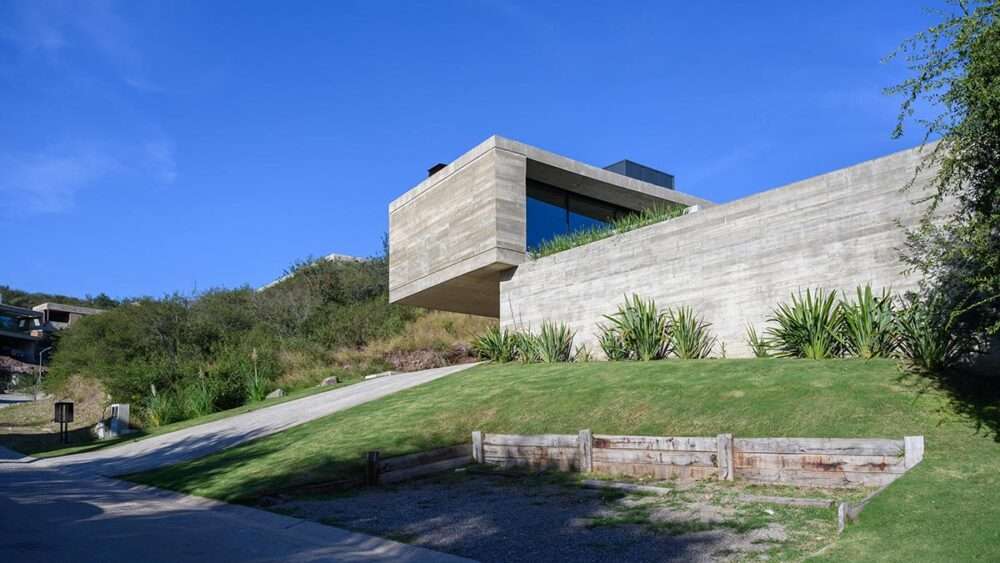 Complete CR House in Argentina