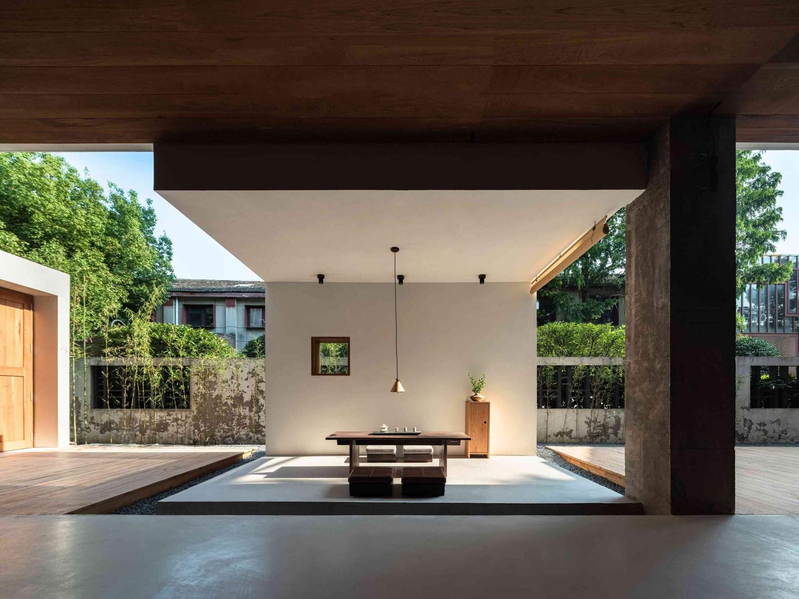 مساحة خالية مع الخشب من قبل شركة Fan Architectural (FANAF)