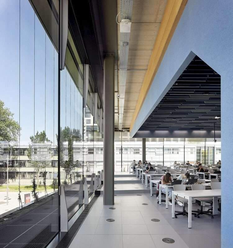 Echo Energy-Generating Interfaculty Teaching Building / UNStudio - التصوير الخارجي ، طاولة ، كرسي ، Windows