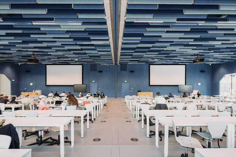 Echo Energy-Generating Interfaculty Teaching Building / UNStudio - التصوير الداخلي ، غرفة الطعام ، الطاولة ، الكرسي ، الشعاع