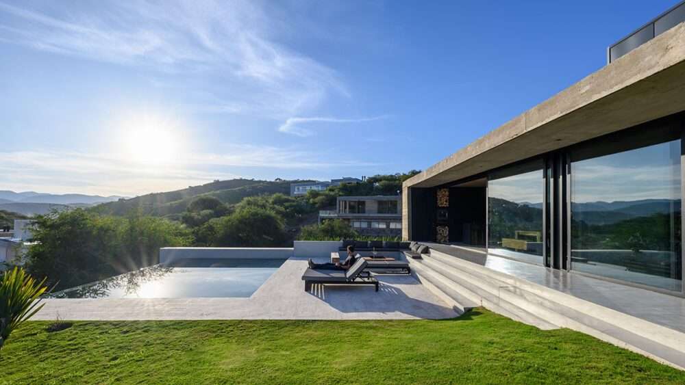استكمال CR House في الأرجنتين