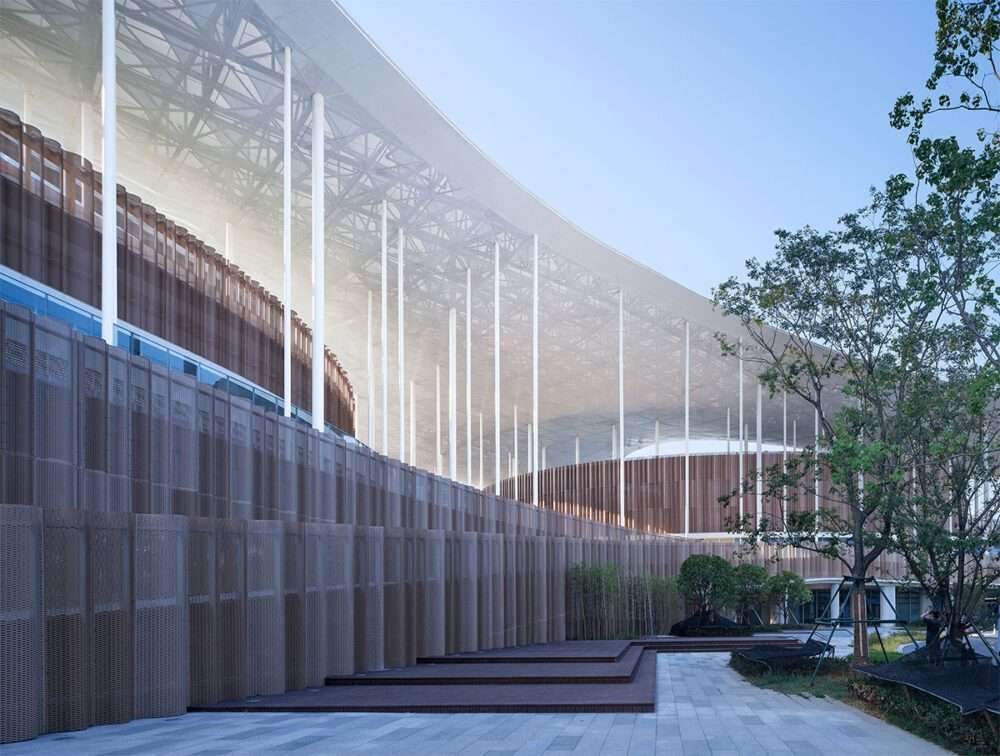 Complementing the Sports Cultural Center with slender white columns in China