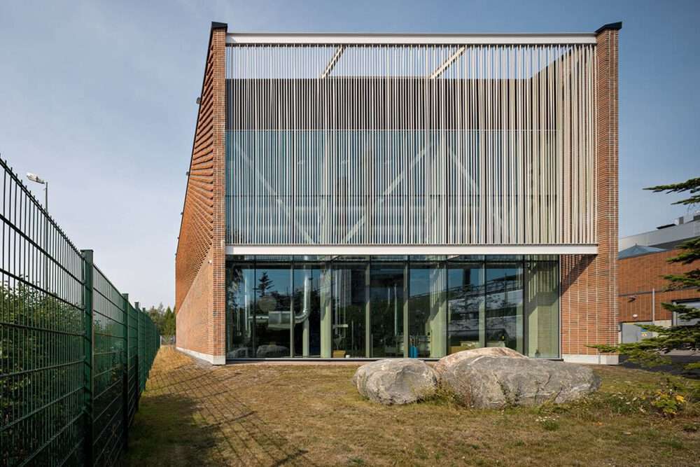Completion of the construction of a longitudinal brick-walled heat pump in Finland