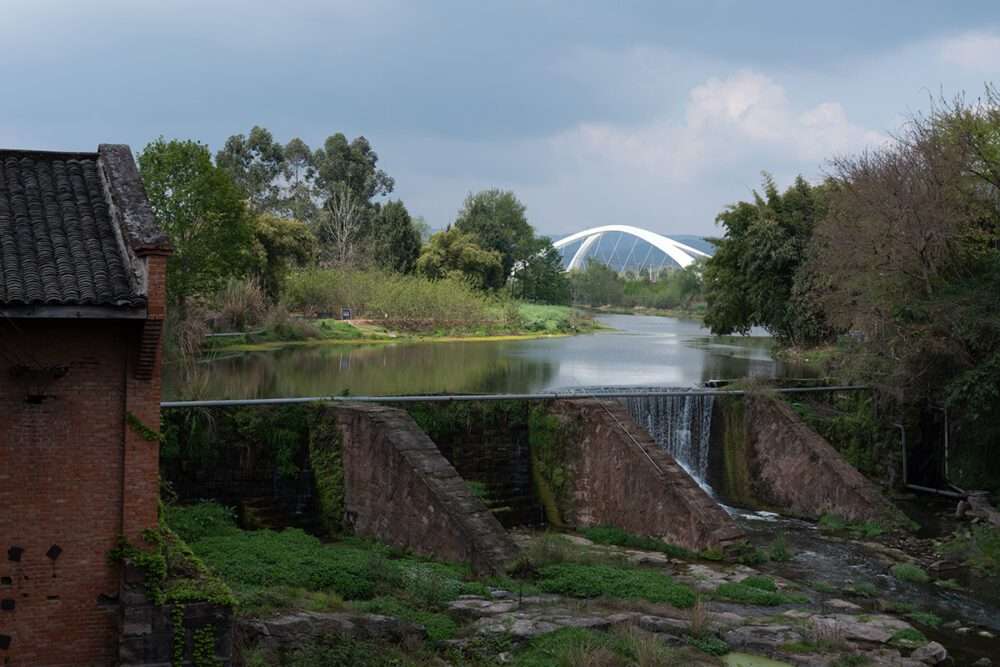 Complete Jiangxi River Bridge made of dynamic curves