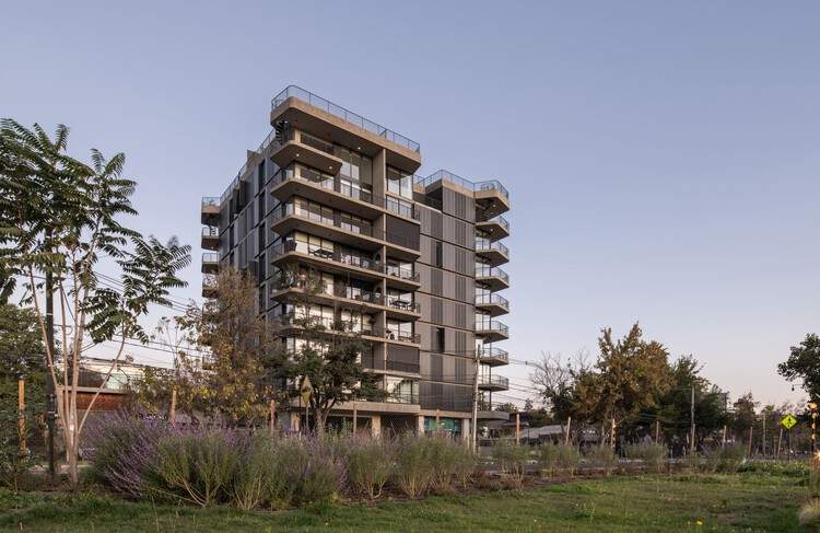 Puerta Costanera Building / Turner Arquitectos - Exterior Photography, Windows, Facade