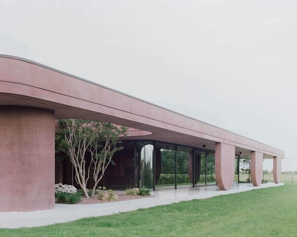 Design of a house with a large porch featuring geometric openings