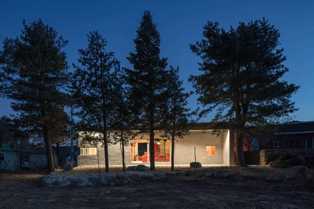 Doldam's house sparkles with a large orange slit