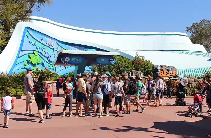 Visitors lining up at the entrance of The Seas aquarium in Walt Disney World