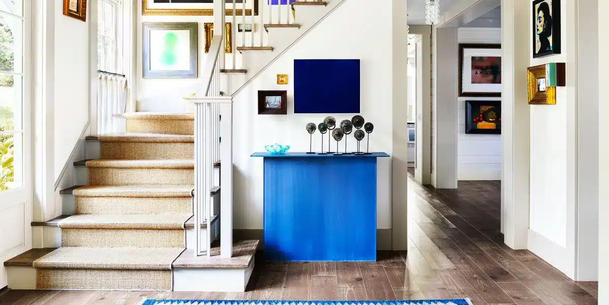 "Modern white balustrade enhancing interior design with glass and wood materials."