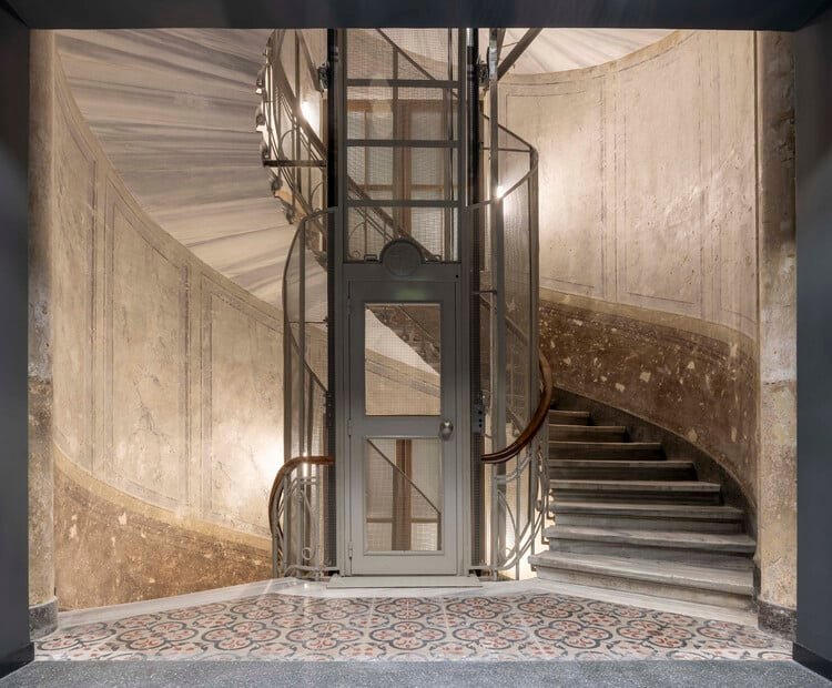 متحف إيشبانك للرسم والنحت / تيجيت - التصوير الداخلي، السلالم، الدرابزين، القوس، العارضة