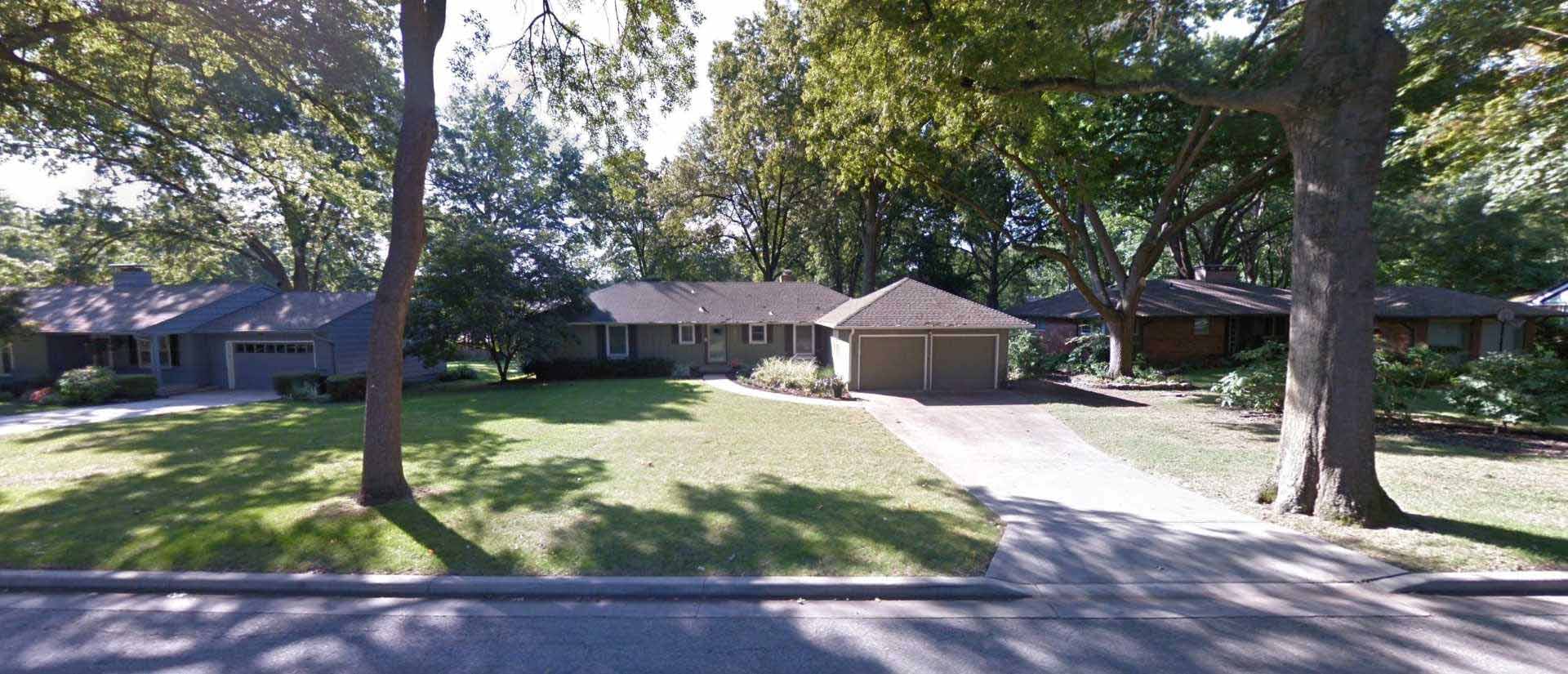 قبل صورة لمنزل حديث في منتصف القرن.