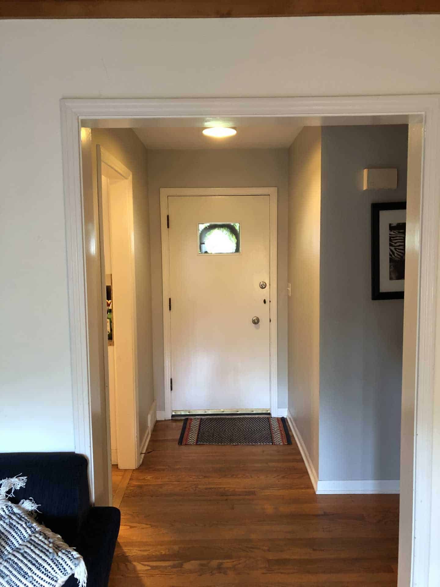 قبل صورة لمنزل حديث في منتصف القرن.