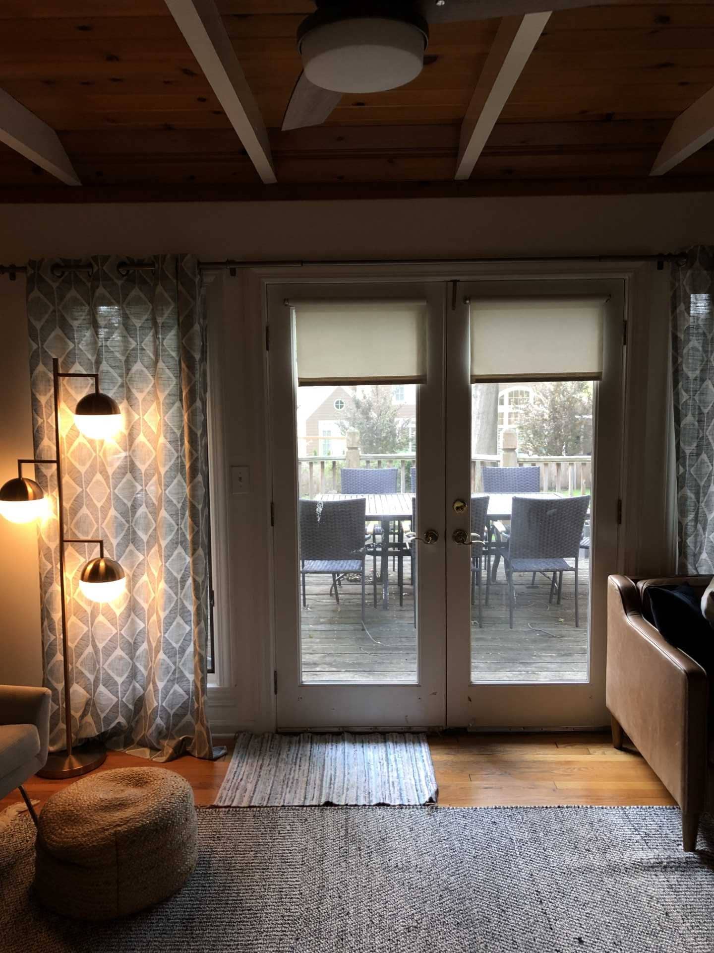 قبل صورة لمنزل حديث في منتصف القرن.