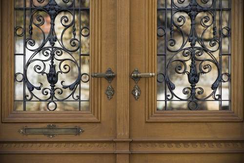 Advantages and importance of iron doors