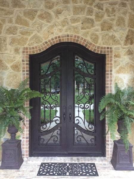 Advantages and importance of iron doors