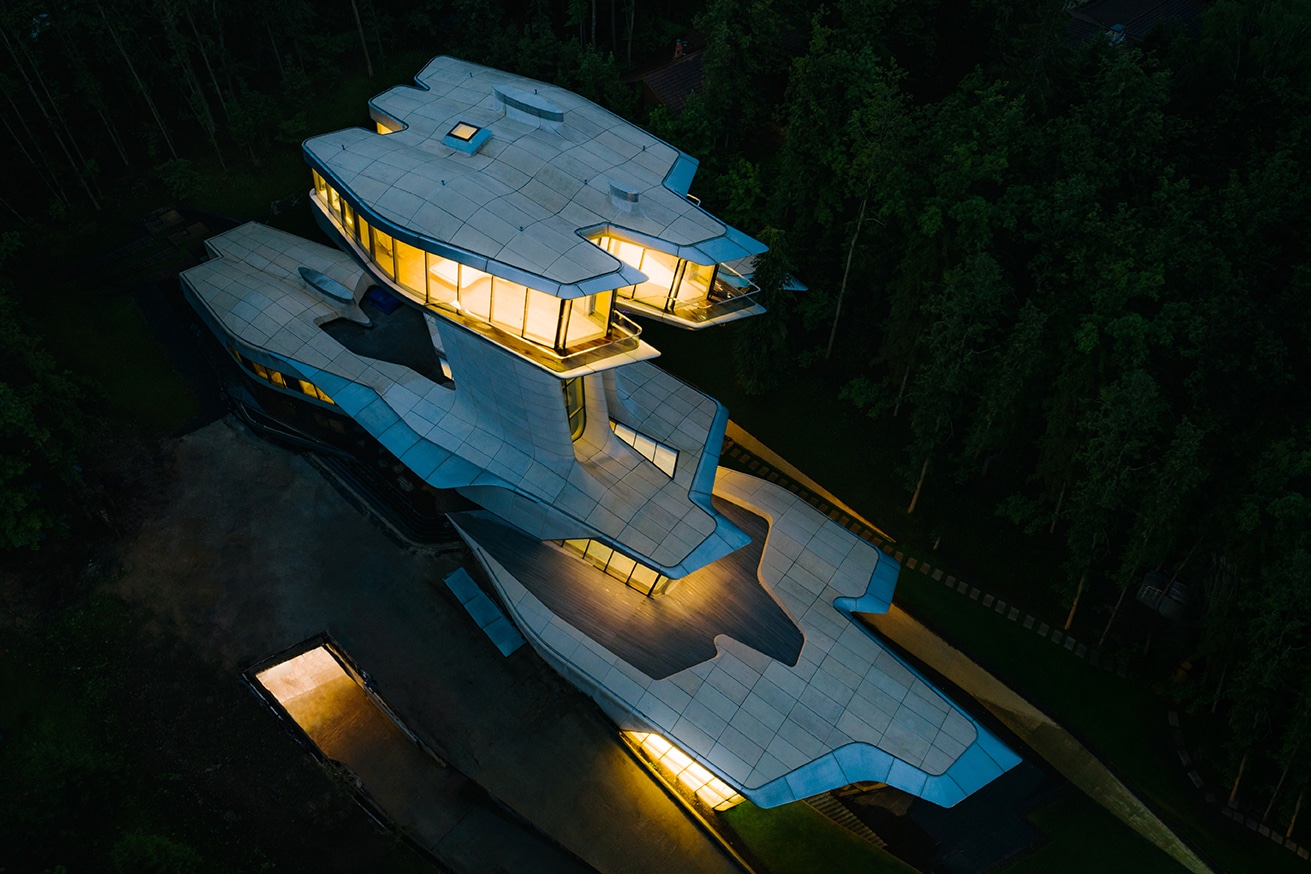 Designing a house for Zaha Hadid in a forest in Moscow to be a distinctive architectural masterpiece