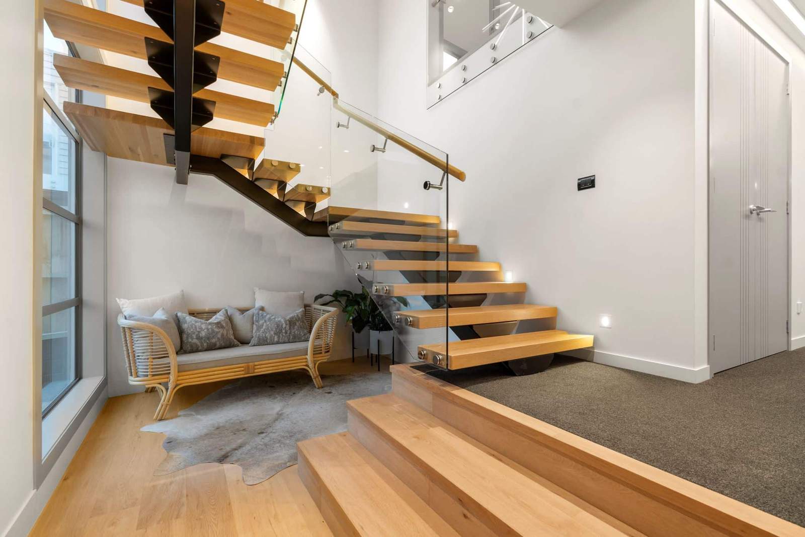 Your comprehensive guide to stair railings: everything you need to know