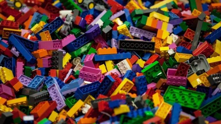استكشاف تقاطع LEGO والهندسة المعمارية الحديثة