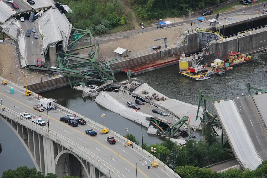 What causes bridges and bridges to collapse?
