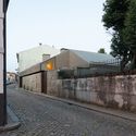 منزل في Rua Direita de Francos / WeStudio + MADE Office - التصوير الخارجي، النوافذ، الواجهة