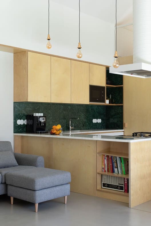 منزل في Rua Direita de Francos / WeStudio + MADE Office - التصوير الداخلي، المطبخ، كونترتوب، رفوف