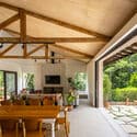 House of Trusses/ Rocco Arquitetos - التصوير الداخلي، غرفة الطعام، الطاولة، النوافذ، الشعاع، الفناء