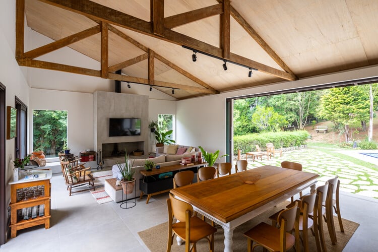 House of Trusses/ Rocco Arquitetos - التصوير الداخلي، غرفة الطعام، الطاولة، الكرسي، العارضة، الفناء