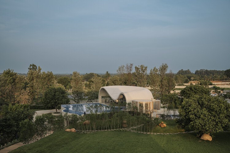 حمام السباحة المائي والمنتجع الصحي / تصميم ضوء الشجرة - التصوير الخارجي، النوافذ