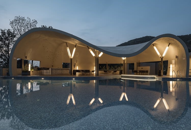 حمام السباحة المائي والمنتجع الصحي / تصميم ضوء الشجرة - التصوير الخارجي، الواجهة