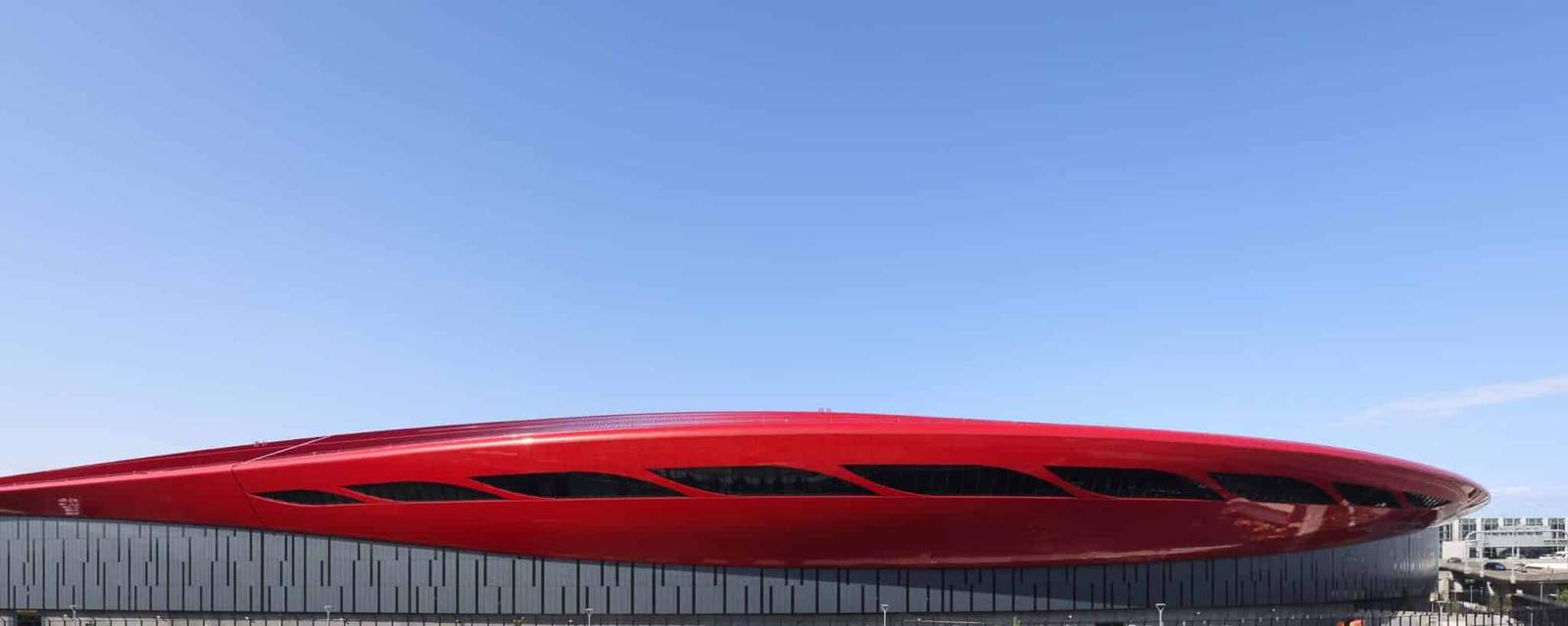 يتصدر لويس فيدال + المهندسين المعماريين مبنى الركاب E في مطار لوغان بحجم أحمر منشوري