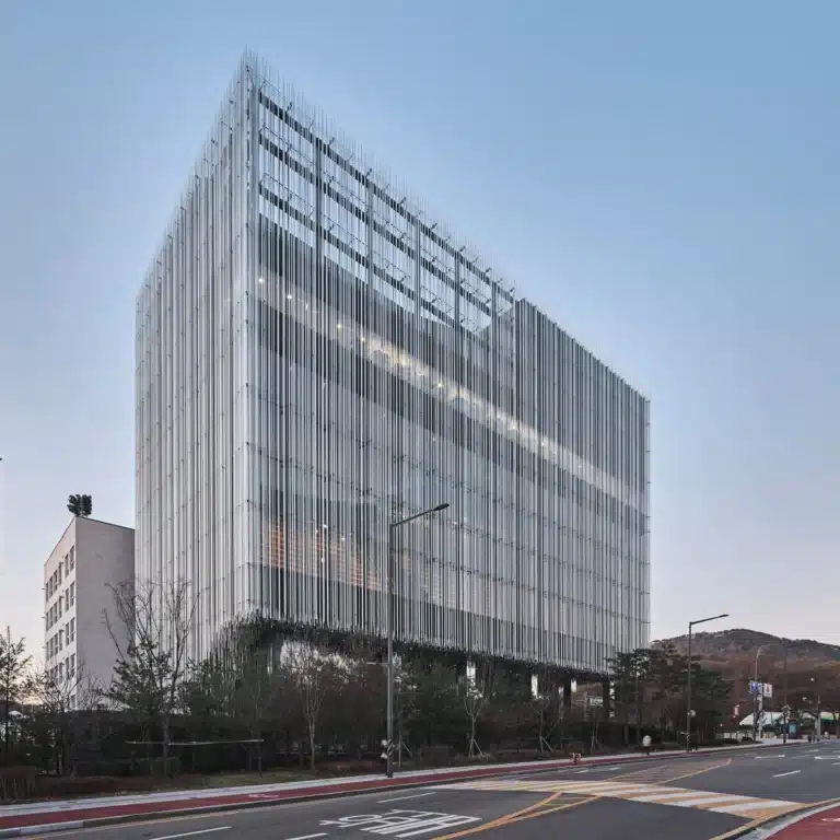 Kengo Kuma Shrouds Seoul Museum in Cascading Aluminium Pipes