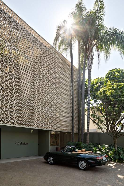 +55 Design Store / Studio Arthur Casas - Exterior Photography