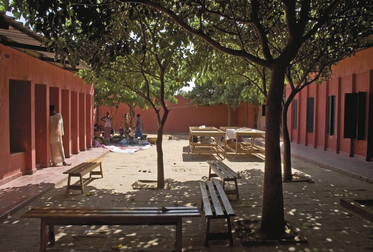 المركز النسائي في Rufisque / Hollmén Reuter Sandman Architects - التصوير الخارجي، النوافذ