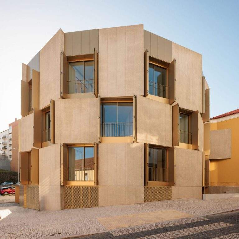 استوديو Bureau des Mésarchitecture يُكمل مشروع بناء سكني في ليريا، البرتغال