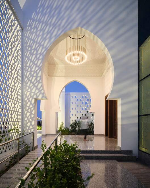 Sharjah Mosque  / MJU Engineering Consultancy - Exterior Photography, Facade, Arch, Arcade, Column