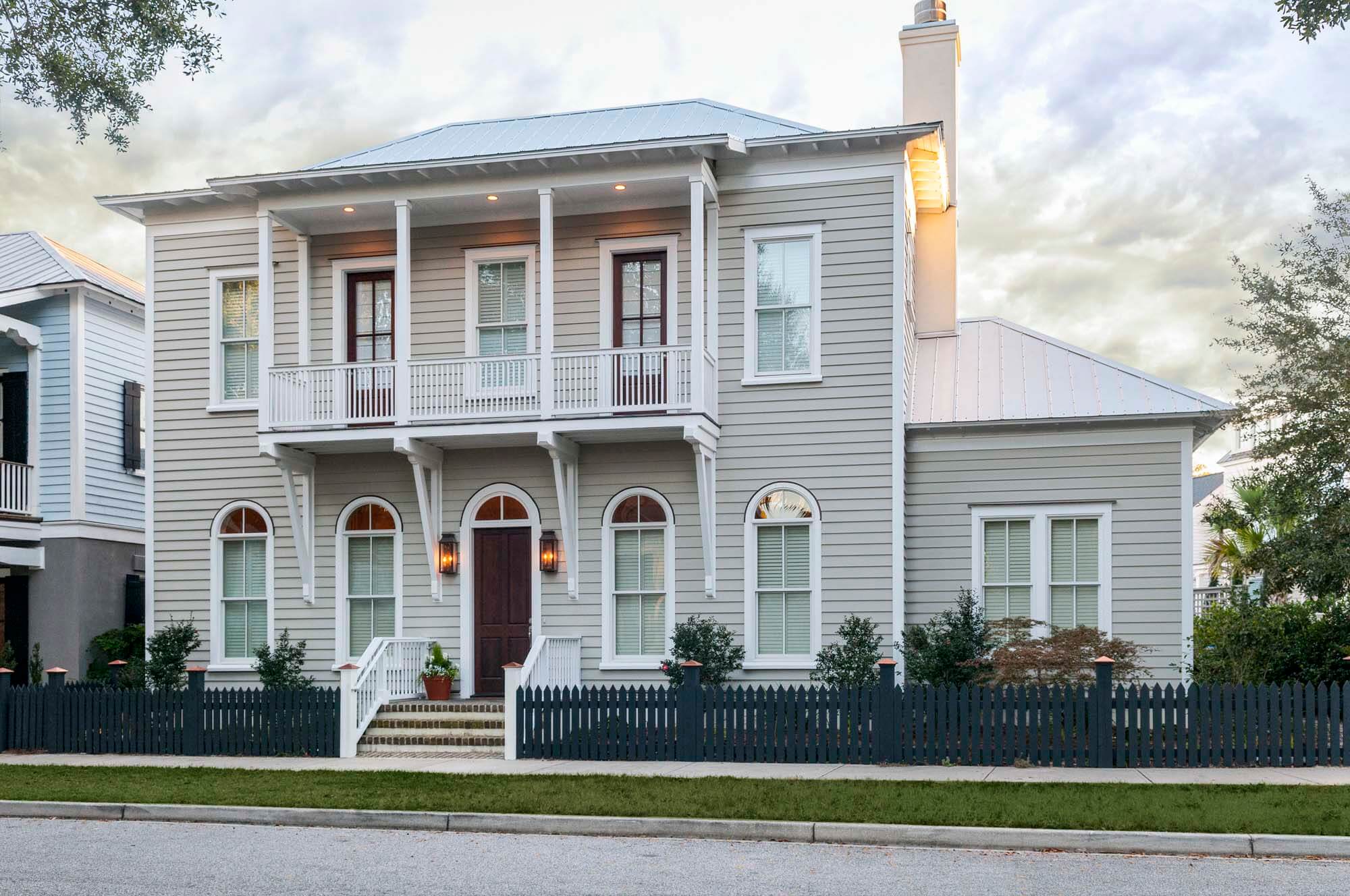 منزل سكني بواجهة مركبة من Artisan Lap Siding 