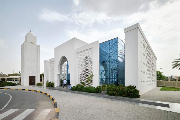 Sharjah Mosque  / MJU Engineering Consultancy - Image 1 of 14