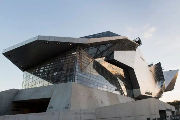 Sustainable Architecture in Educational Institutions: The Environmental Impact of Modern Museum Design
