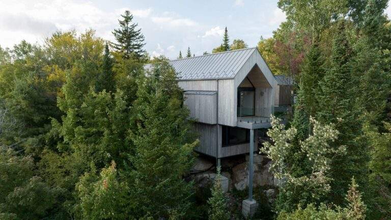 Robitaille Curtis Perches Chalet Papillon Above Quebec’s Lac Notre-Dame