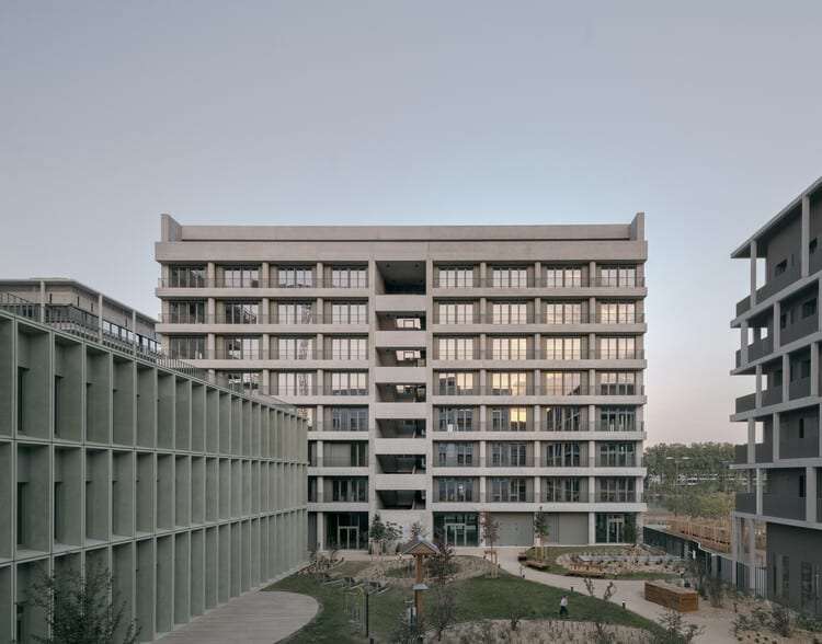 حي ليون كونفلوينس متعدد الاستخدامات / David Chipperfield Architects - التصوير الخارجي، الخرسانة