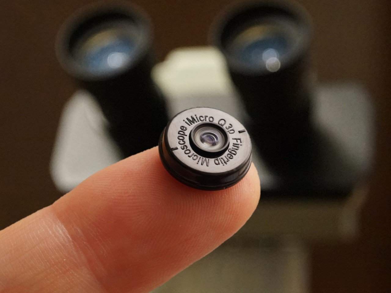 This Ultra-tiny $40 Microscope Lens and Gives Your Phone Camera a Whopping 1200x Zoom