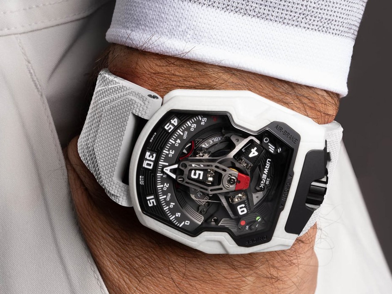 Urwerk UR-230 Polaris has distinct aesthetic complemented by white ceramic case
