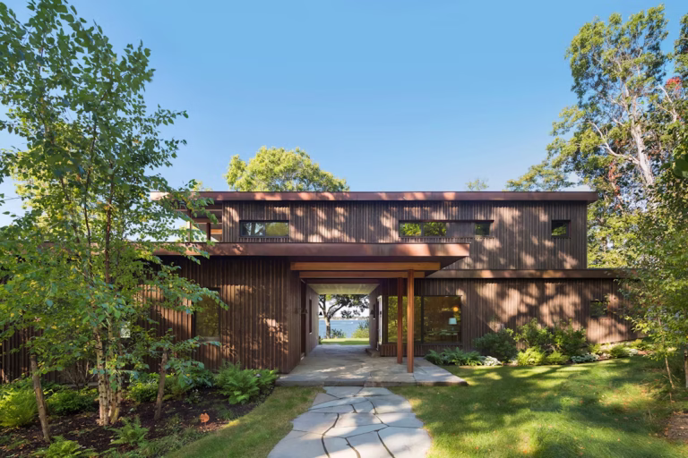 East End House – A Harmonious Coastal Retreat